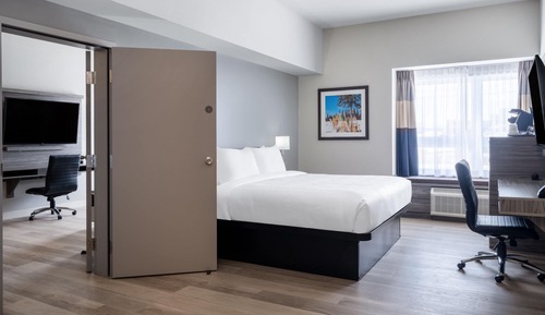 Suite, 1 King Bed, Non Smoking