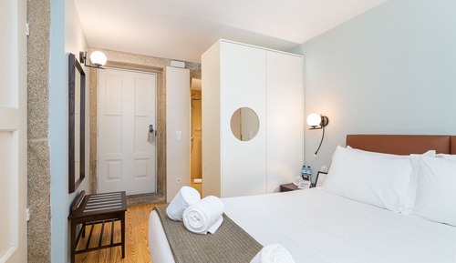 Cozy Room, Garden View