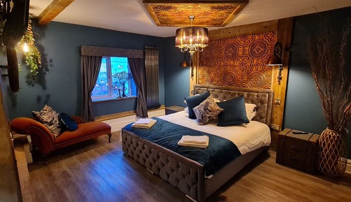 Superior Double Room, Ensuite, Canal View (The Duke)