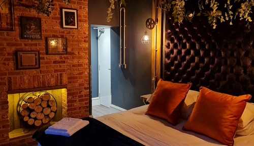 Double Room, Ensuite, Canal View (Bridgewater)