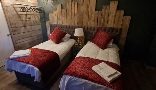 Twin Room, Ensuite (Francis Edgerton)