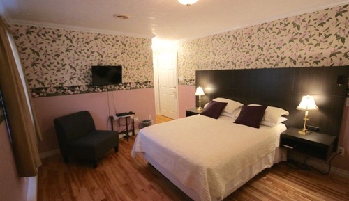 Standard Room, 1 Queen Bed, Non Smoking, Hill View