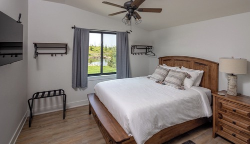 Glamorous Accessible - 2 Bedroom Cabin
