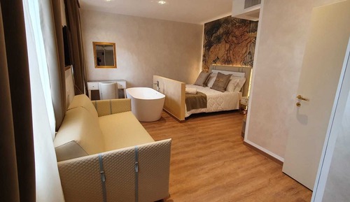 Junior Room, City View