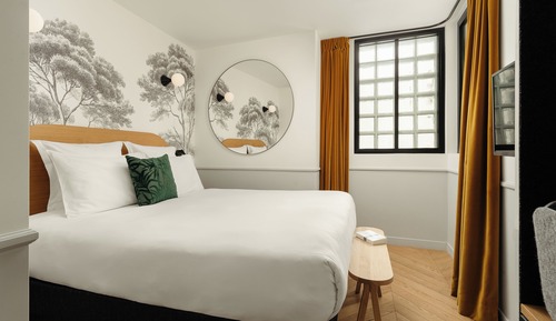 1-BR Deluxe Apartment Courtyard View