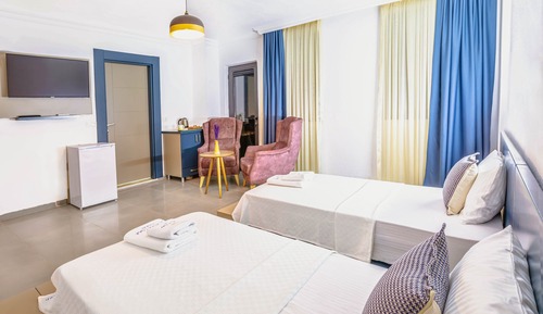 Deniz Manzarali Balkonlu Standart Oda