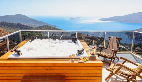 Jakuzili Teras Deluxe Suite 1+1