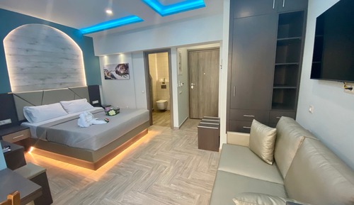 Deluxe Double Room, 1 King Bed, City View