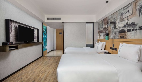 Business Room, 2 Twin Beds, Non Smoking, Mountain View