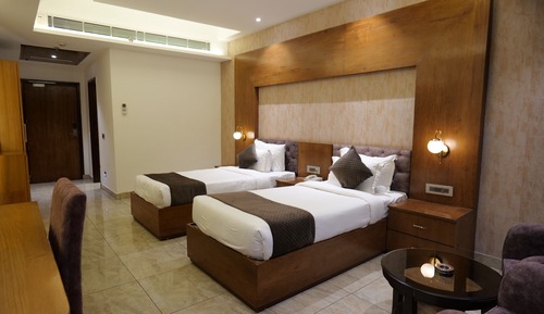 Deluxe Room, 2 Twin Beds, Non Smoking, Pool View