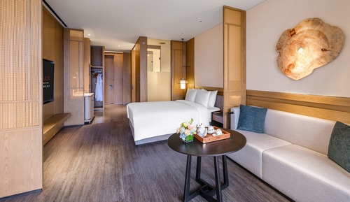 Premier King Room with Lake View