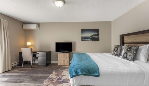 Standard Room, Multiple Beds, Balcony, Lake View