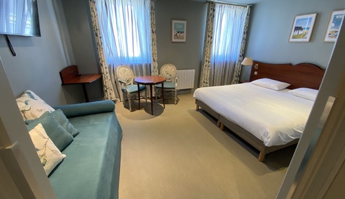 Superior Room, Bathtub