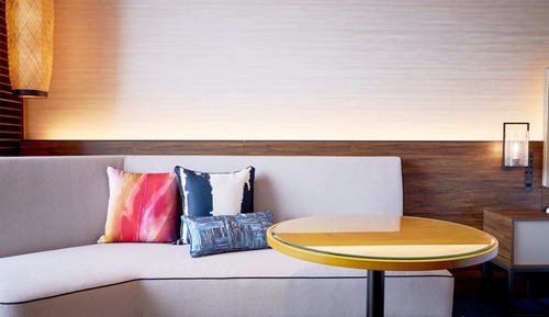 Deluxe Hollywood Twin Room, Non Smoking (With Club Pool & Lounge Access)