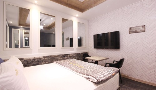 Room (VIP (Netflix available styler massage)