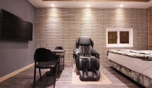 Room (Deluxe (Netflix available massage cha)
