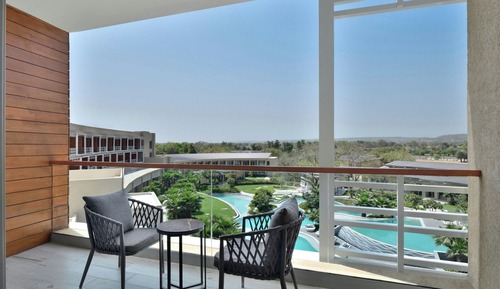 Deluxe Room, 2 Twin Beds, Non Smoking, Pool View (Balcony)