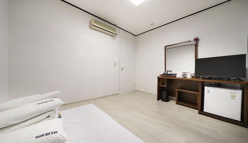 Room (Ondol Room (Up to 4))