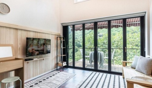 Room (201 Plum (Duplex))