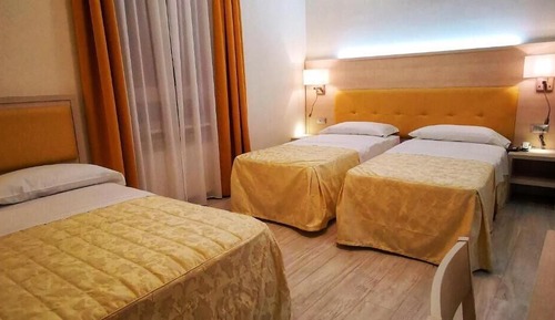 Comfort Triple Room, City View