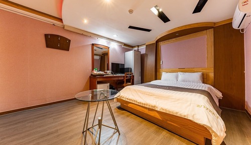 Room (Deluxe room)
