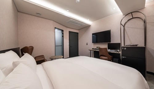Room (Today's Deal (OTT Except on Weekends )