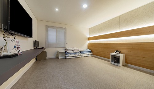 Room (Korean room-ondol room/service breakf)