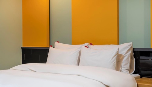 Room (Standard Room (5-star Sealy bed Netfl)