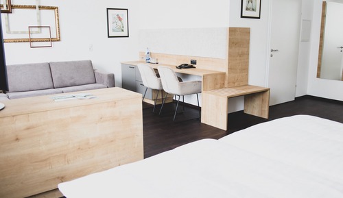 Deluxe Studio Suite