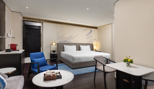 Premium Room, 1 King Bed, Club Lounge Access