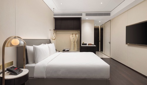 1 King Standard  Accessible