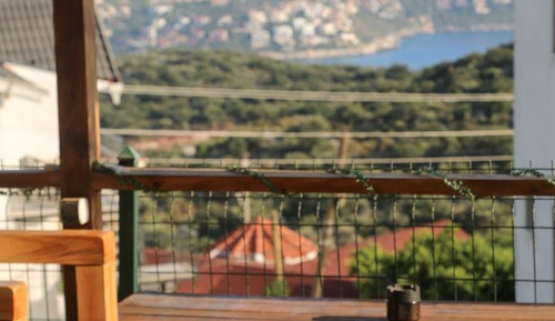 Deniz Manzarali Bahce Kati Ekonomik Daire