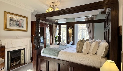 Superior Apartment, Ensuite (Quaint Four Poster Suite)