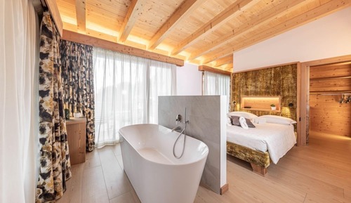 Honeymoon Studio Suite