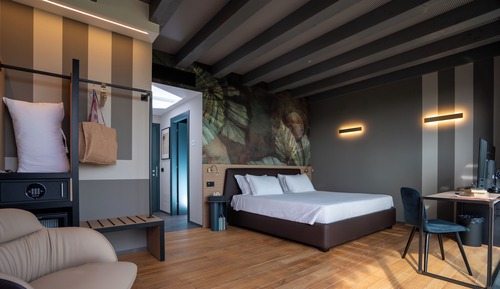 Panoramic Room