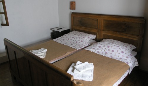 House, 2 Bedrooms (3)