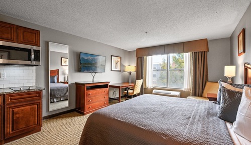 Standard Suite, 1 King Bed, Kitchen (Jetted Tub)