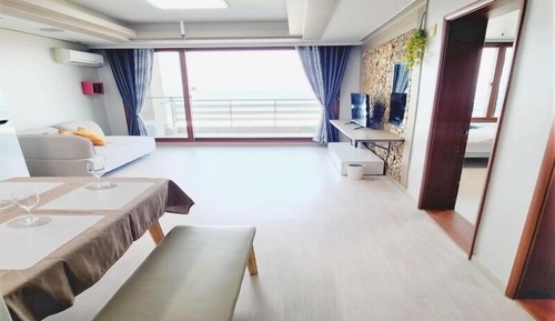 Family Room, Ocean View (30PY)