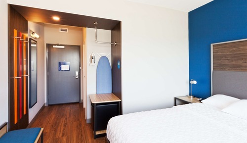 Room, 1 King Bed, Accessible (Mobility & Hearing, Roll-In Shower)