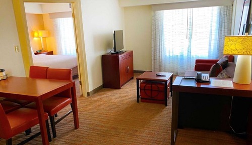 Deluxe Suite, 1 Queen Bed, Non Smoking, Kitchenette