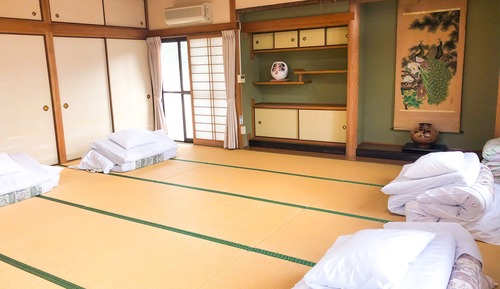 Japanese Style Room, Smoking