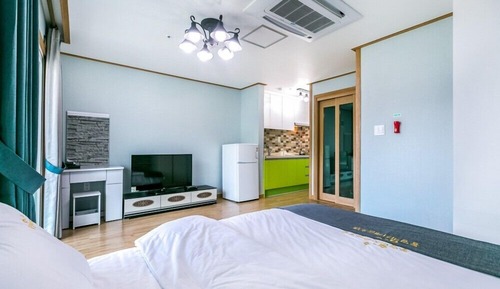 Room (Castle-dong 311)