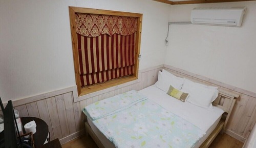 Room (Black pearl (Family room))