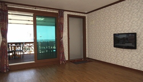 Room (Hyeungnamu)