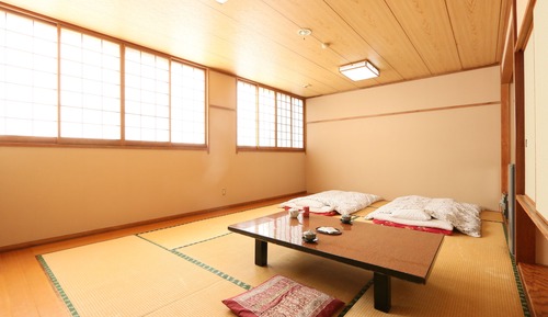 Japanese Style Room, Smoking