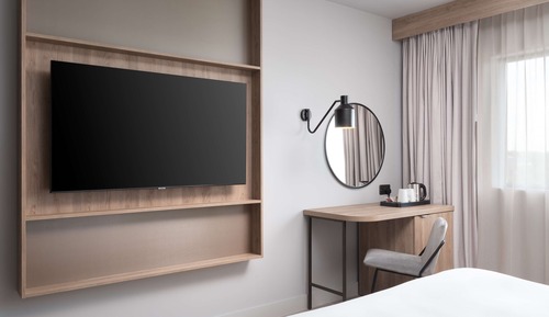 Family Room, Connecting Rooms