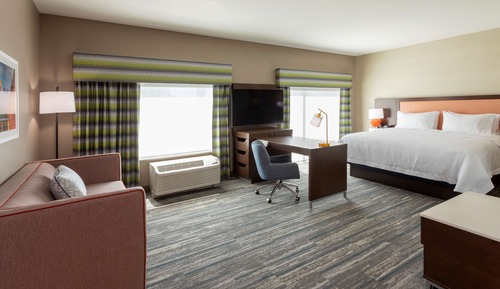 Studio, 1 King Bed, Accessible, Refrigerator & Microwave (Hearing)