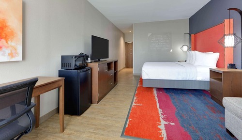 Deluxe Room, 1 King Bed, Accessible, Non Smoking (Bathtub)