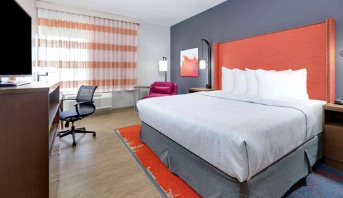 Deluxe Room, 1 King Bed, Non Smoking