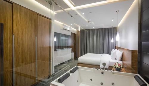 Royal Studio Suite
